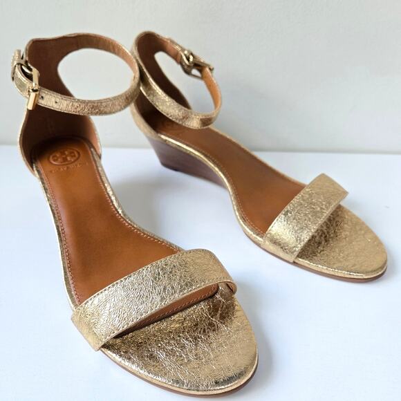 Tory Burch NEW Savannah Wedge Cracked Gold Leather Sandal Womens Size 9.5 NWOT - Picture 1 of 15